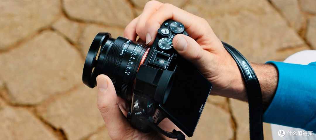 结合高像素与便携性的绝佳之作:SONY 索尼 发布全画幅随身相机RX1R II