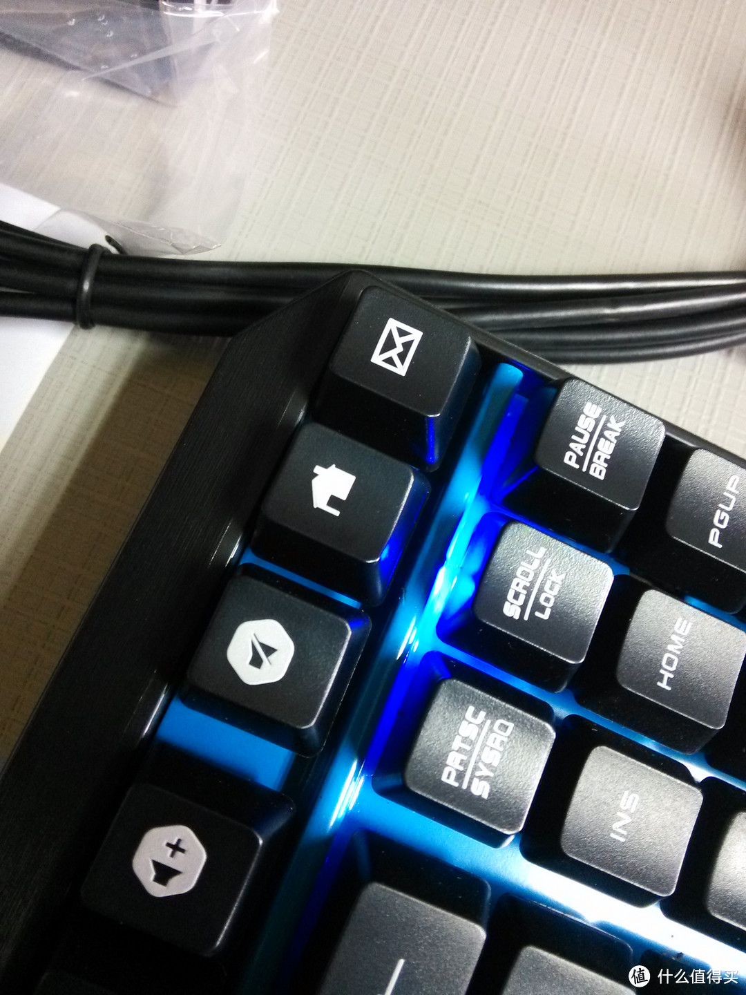 人生第一把机械键盘：BenQ 明基 KX670 量天尺