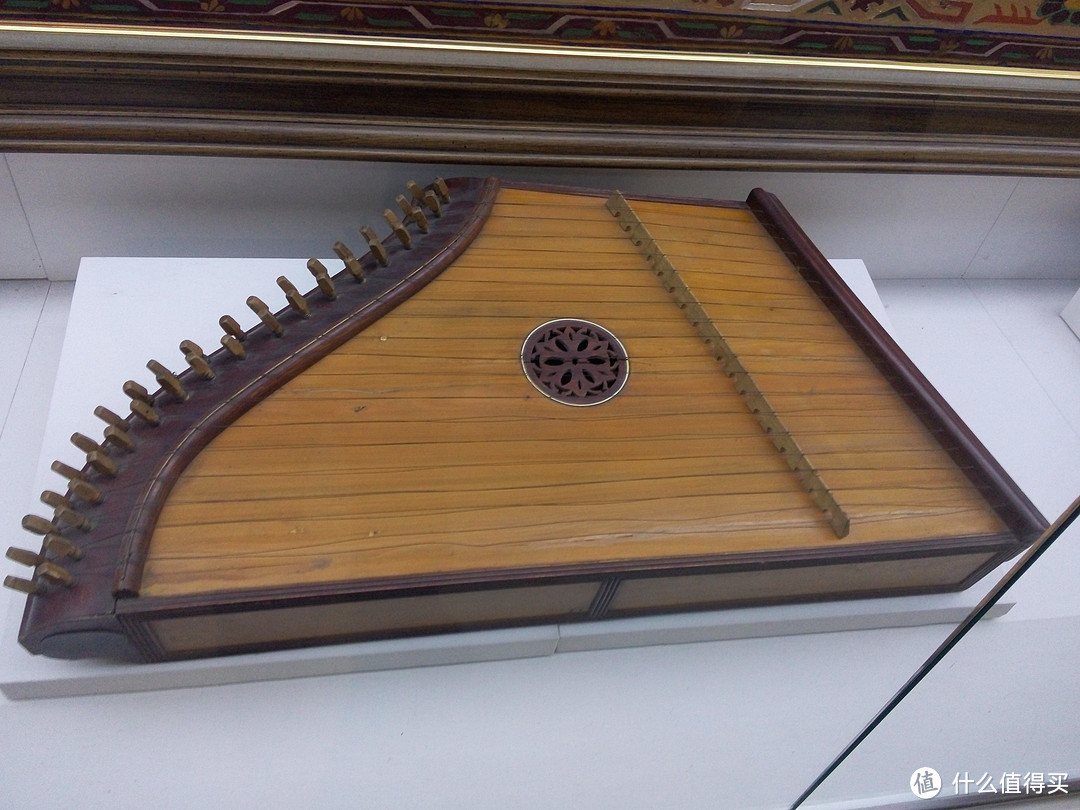 下面上一些新疆特色的民族乐器弹拨尔,热瓦普,都塔尔卡龙琴艾捷克胡西