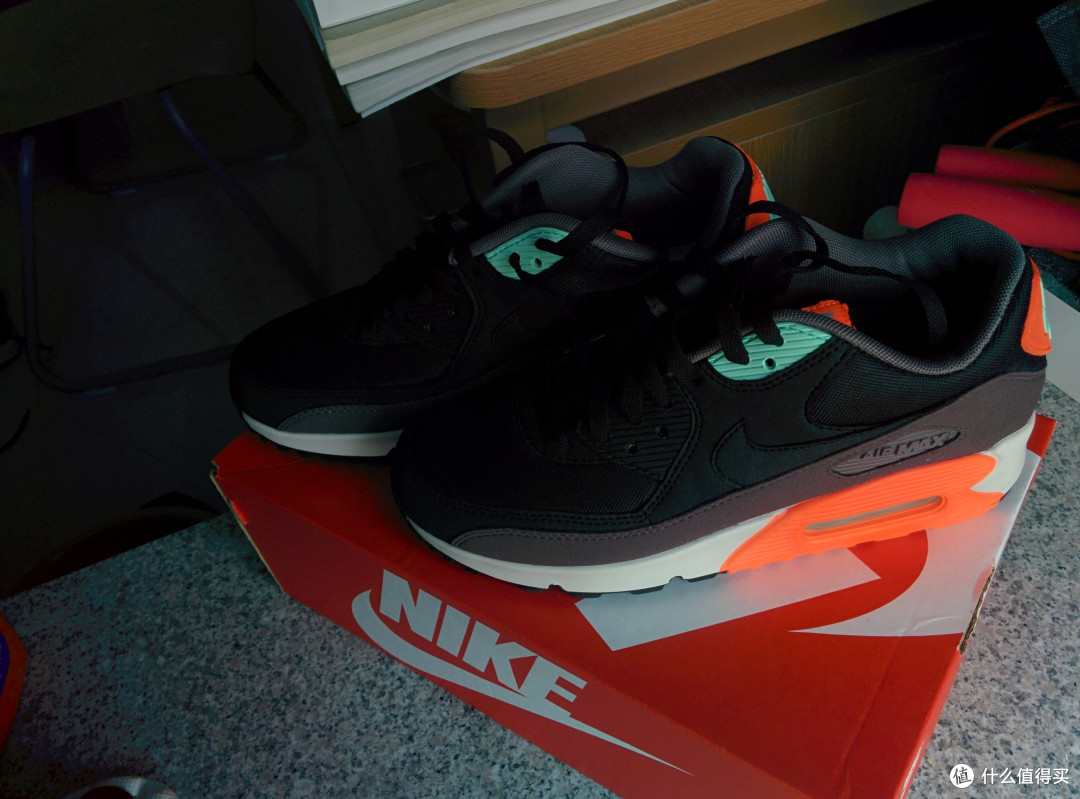 大妈首晒:为 Nike 耐克 Air Max 90 Essential 跑鞋 剁手
