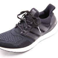 阿迪达斯UltraBOOST跑鞋外观展示(结构|鞋底|系统)