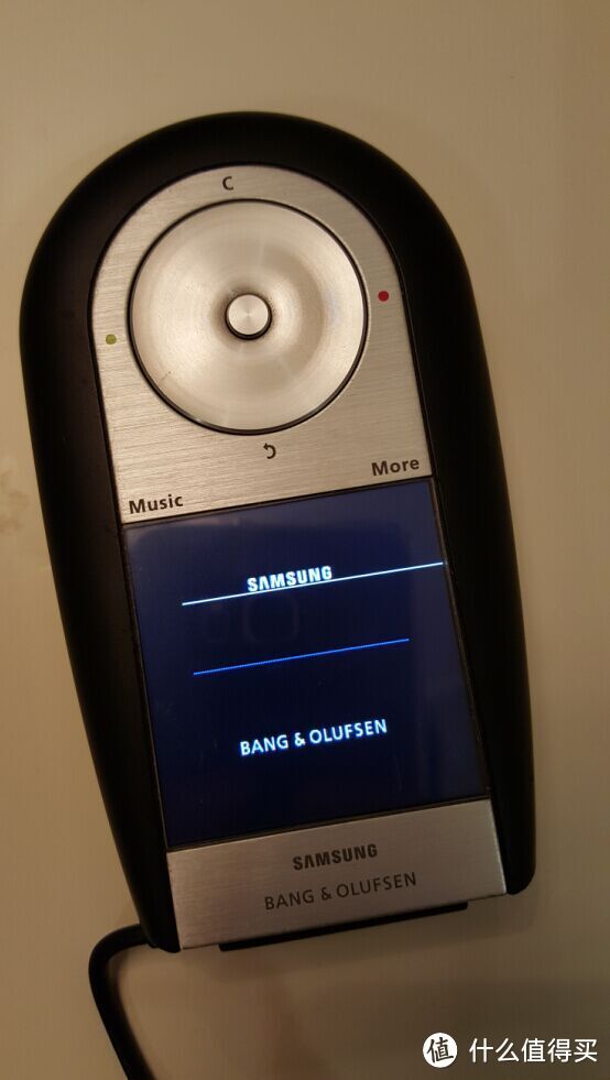 #首晒# 一部不务正业的手机：Bang & Olufsen Serenata
