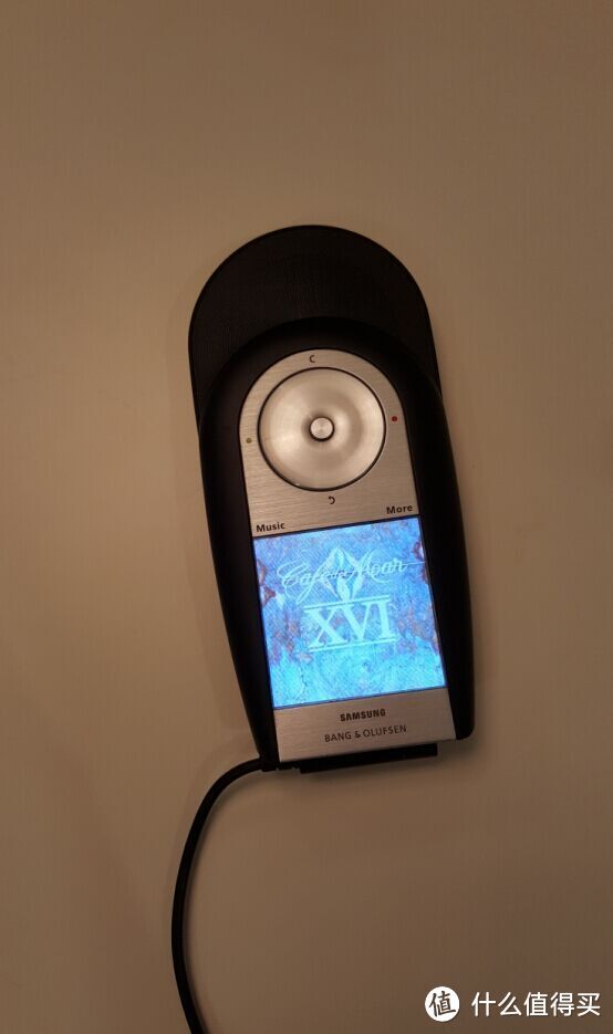 #首晒# 一部不务正业的手机：Bang & Olufsen Serenata