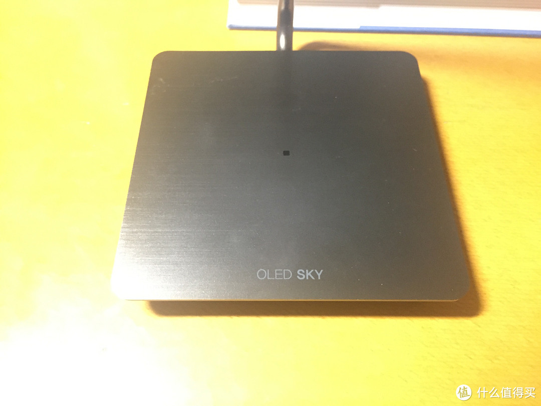 #首晒# 拥抱新一代光源：LG SKY OLED台灯 入手体验