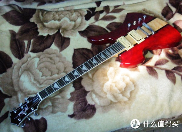 【高能真人秀】摇滚乐手教你选背带扣，保证吉他不玩脱！