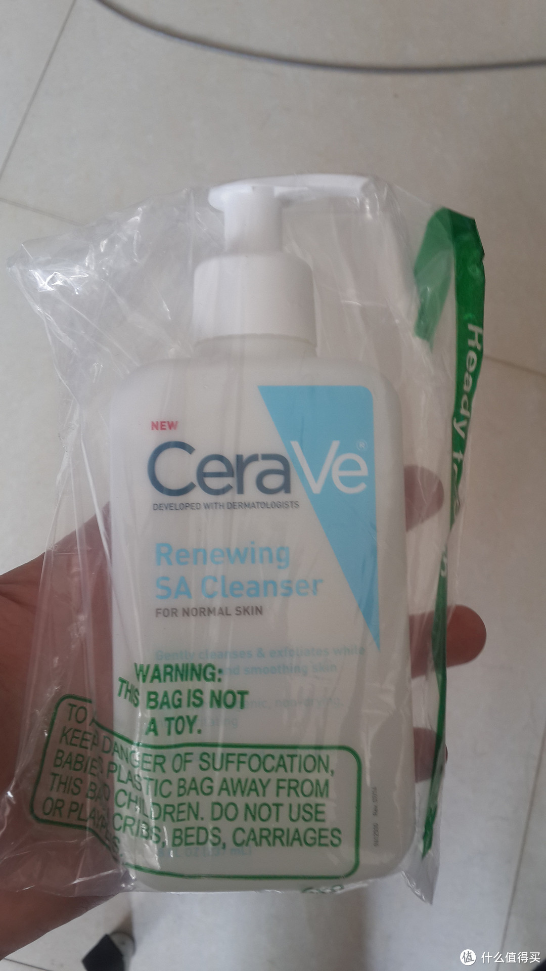 CeraVe新款专为痘肌设计的洗面奶 Renewing SA Cleanser