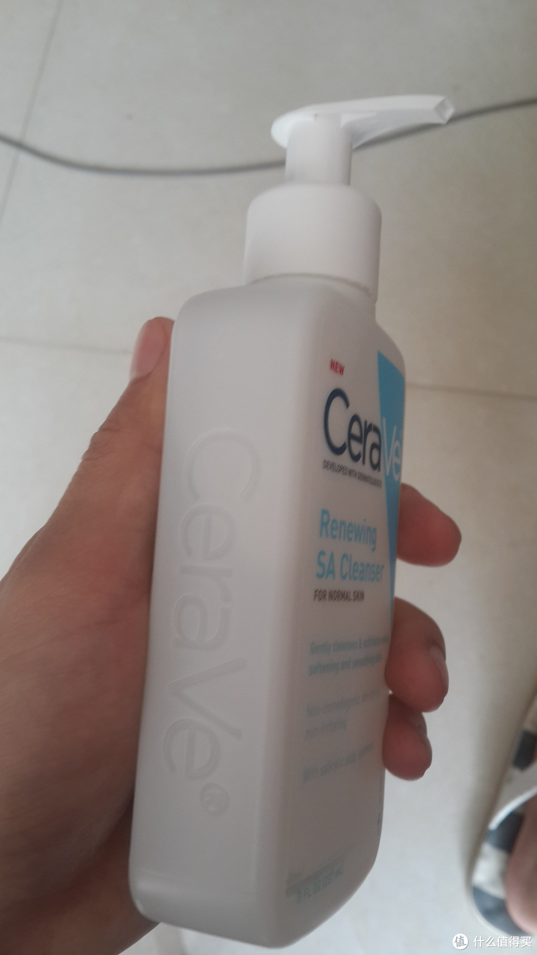 CeraVe新款专为痘肌设计的洗面奶 Renewing SA Cleanser