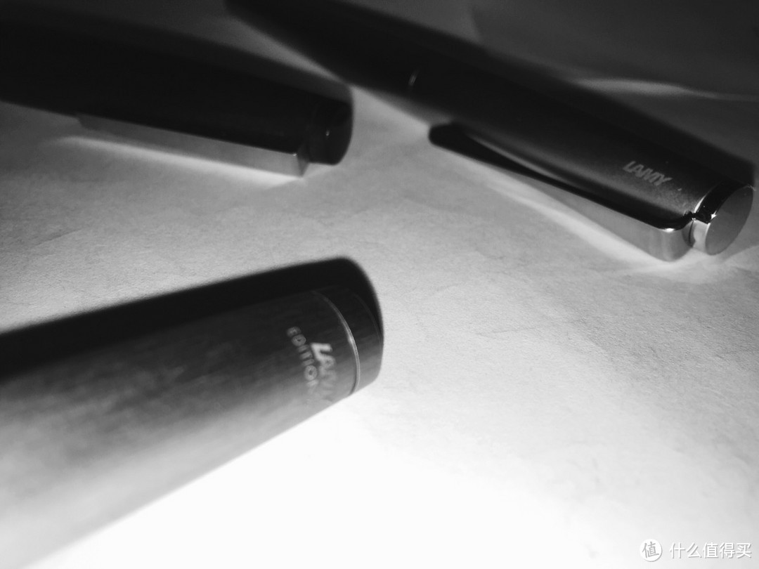 小雫，与Lamy studio 14K 烟灰色 钢笔