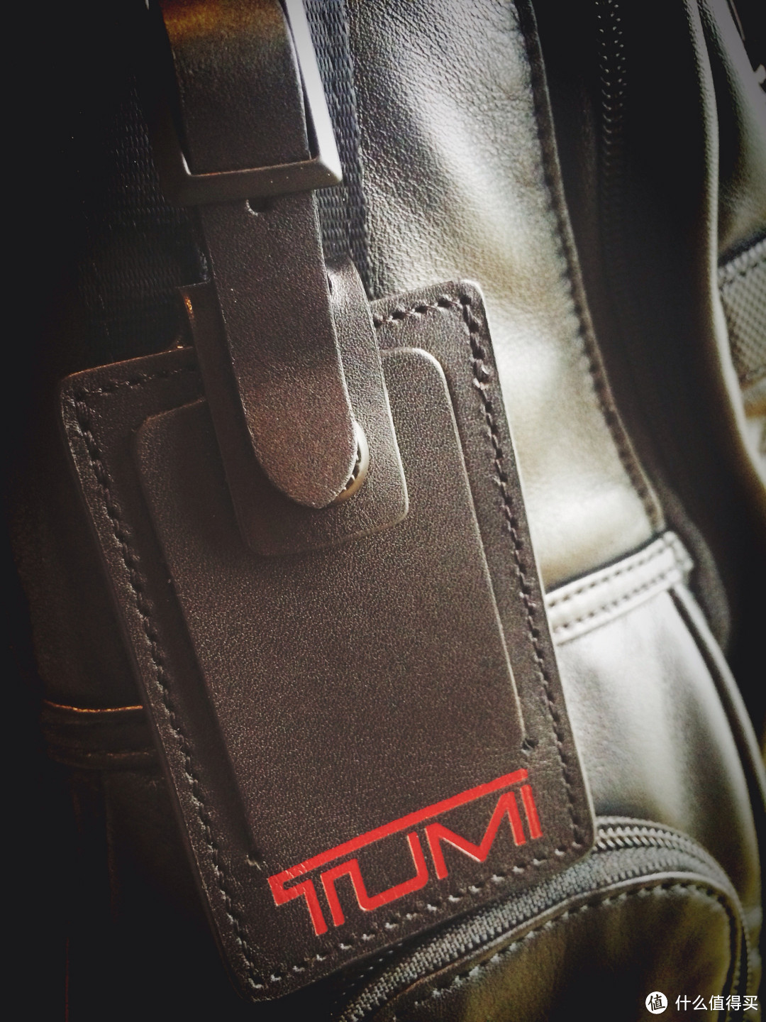 曲折购入Tumi Alpha 2 T-Pass Business Class Leather Brief Pack，附刻字上身