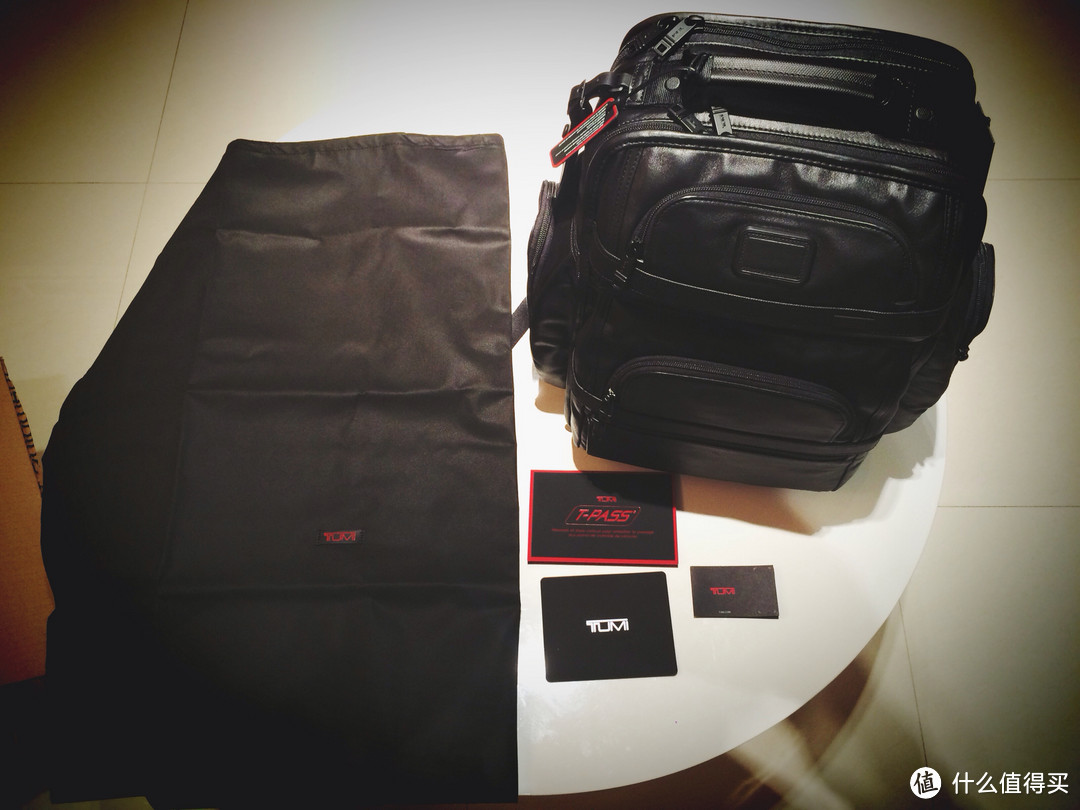 曲折购入Tumi Alpha 2 T-Pass Business Class Leather Brief Pack，附刻字上身