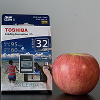 东芝 EXCERIA UHS-1 U3 32GB存储卡外观展示(配色|背面|金手指|接口)