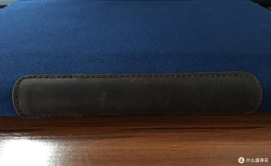 然而并没有务到正业:KNOMO KNOMAD IPAD AIR 数码包