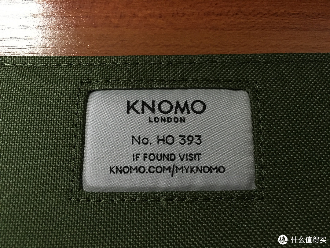 然而并没有务到正业：KNOMO KNOMAD IPAD AIR 数码包