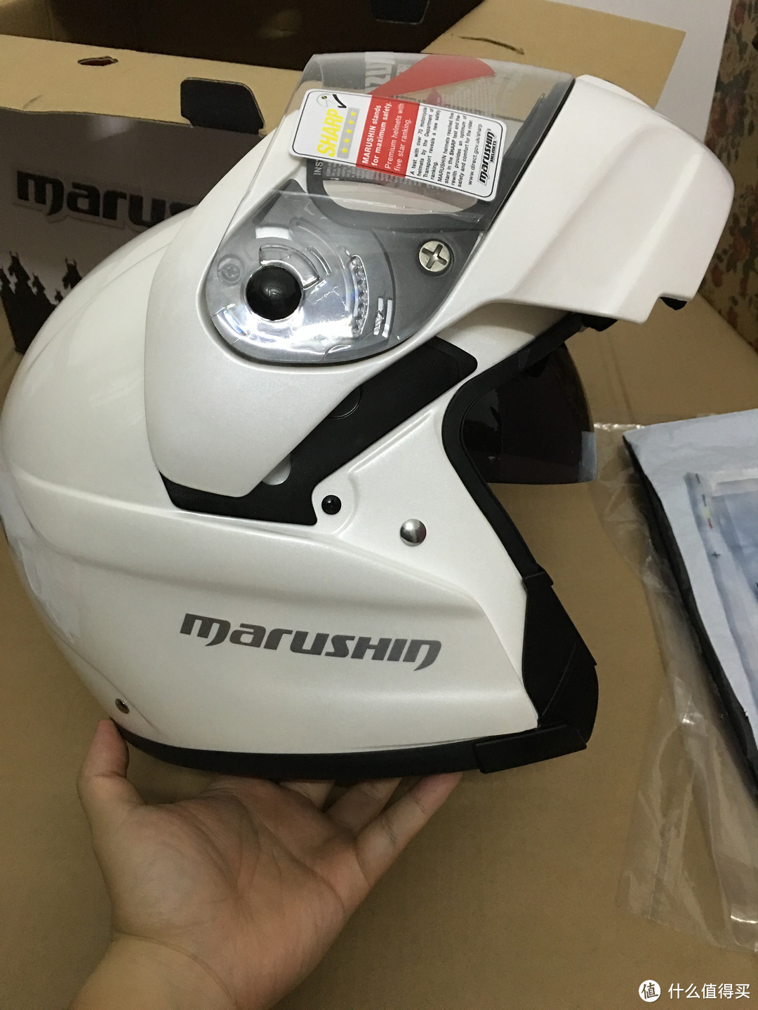 白盔配白车，出行更安全：MARUSHIN 马鲁森 骑行头盔