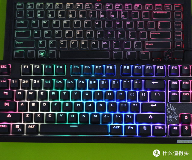 华而也实：富勒 87键RGB 机械键盘 SM680R 开箱（附简单拆解）