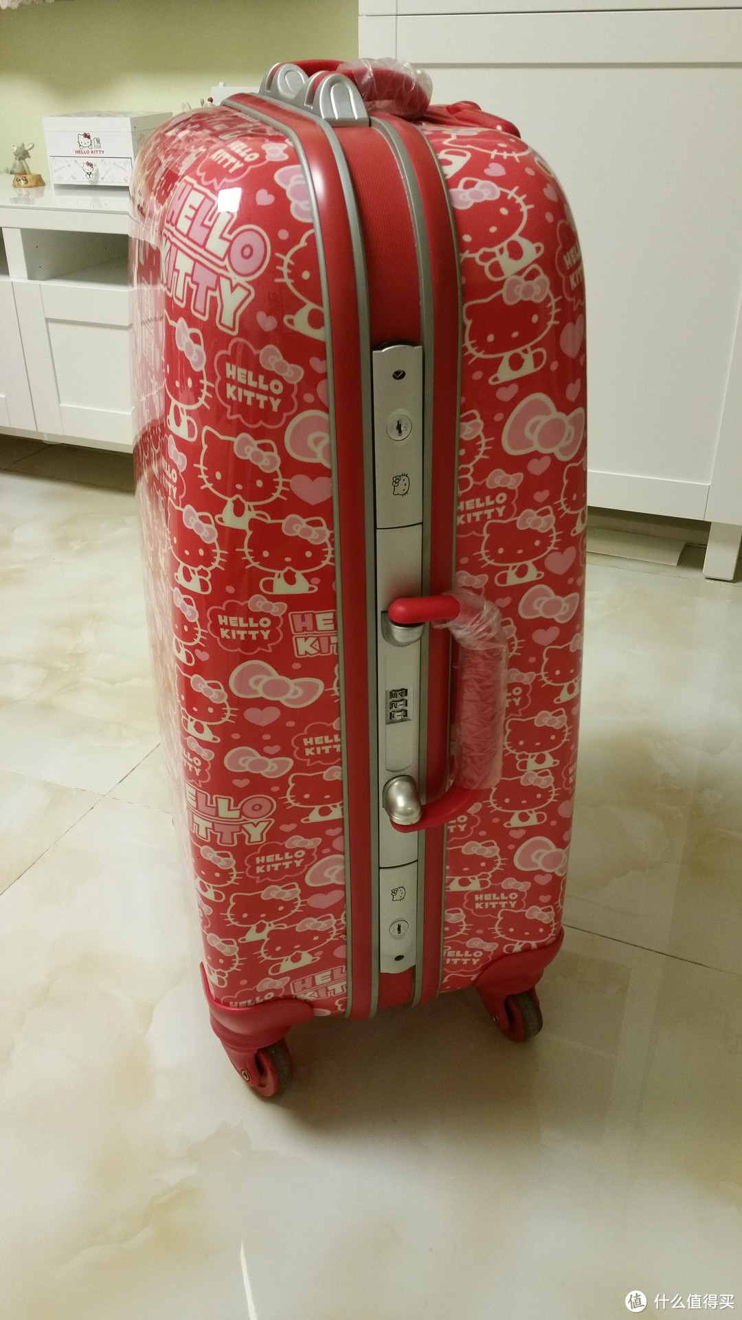 喜欢就值！被细节打动：sanrio三丽鸥 hellokitty款红色行李箱