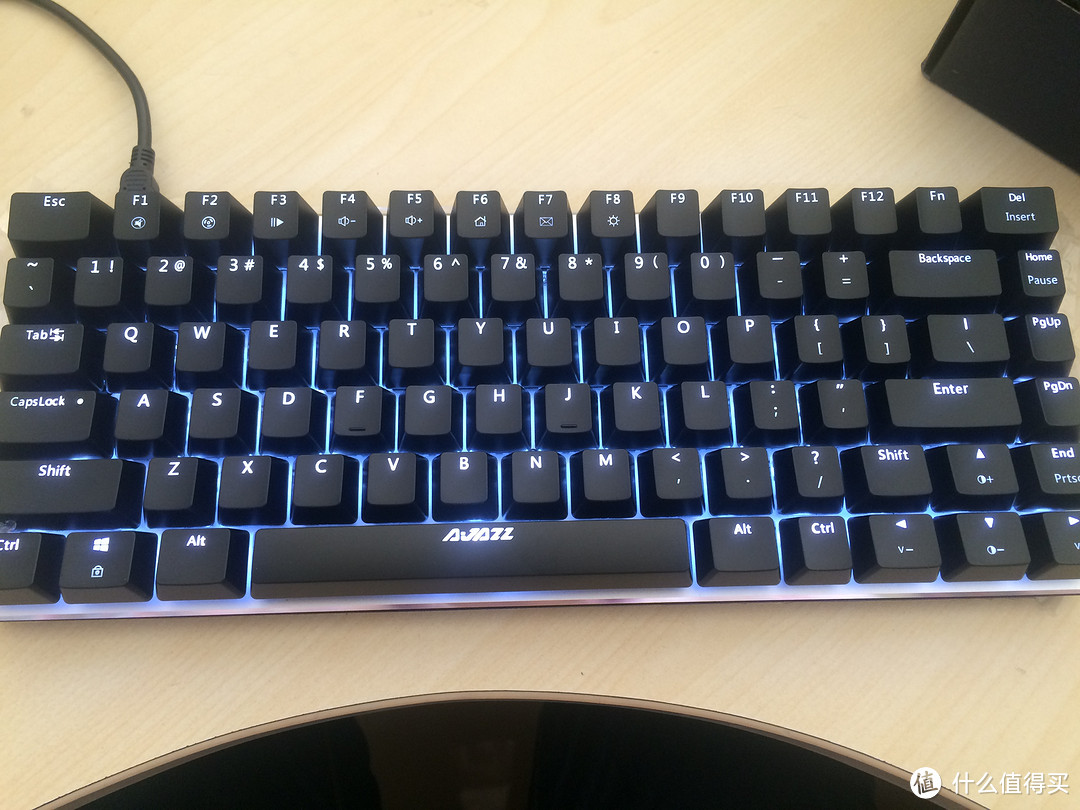 人生第一把机械键盘 黑爵 AK33 极客 全背光机械键盘