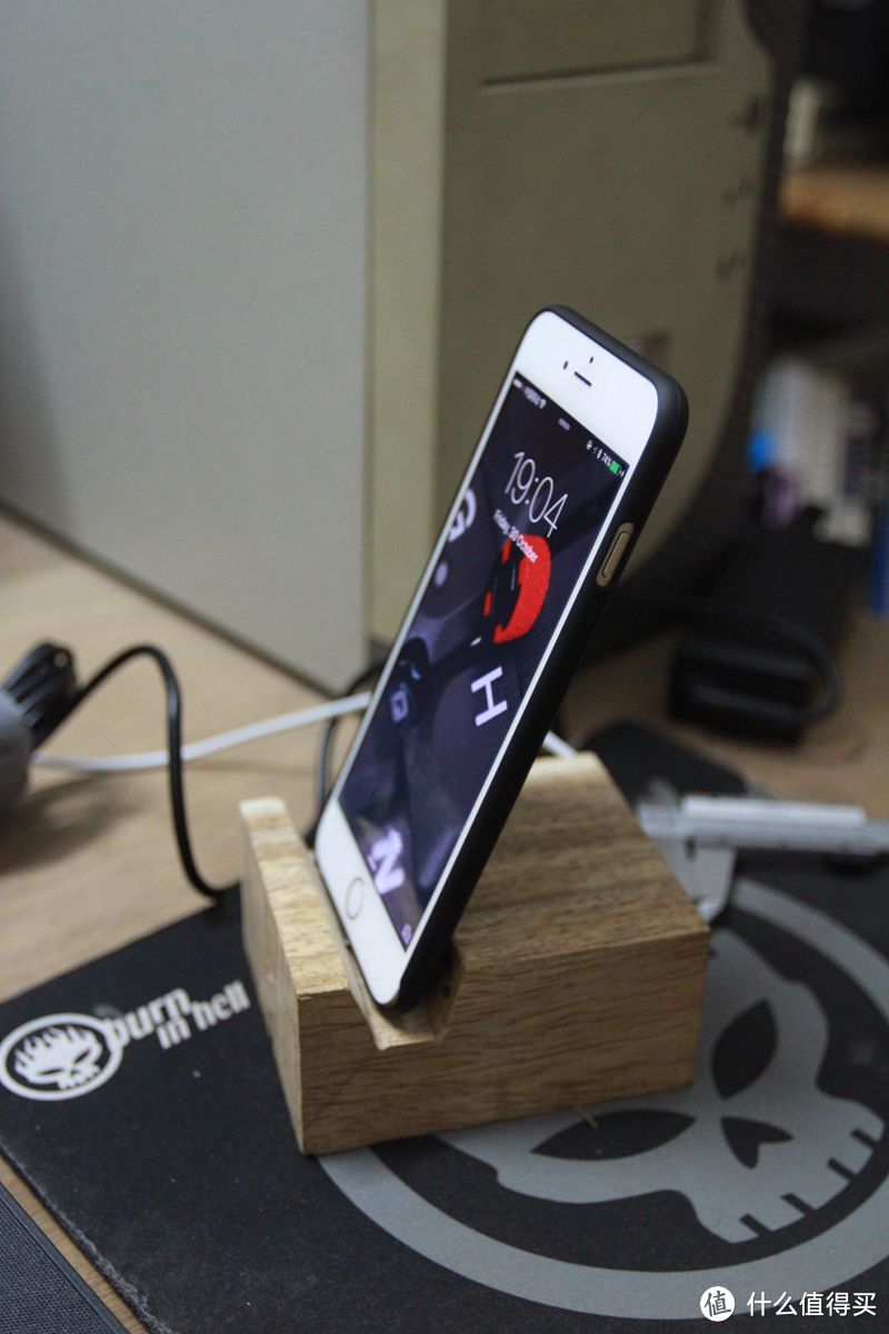 DIY：木质苹果Lightning接口系列充电底座
