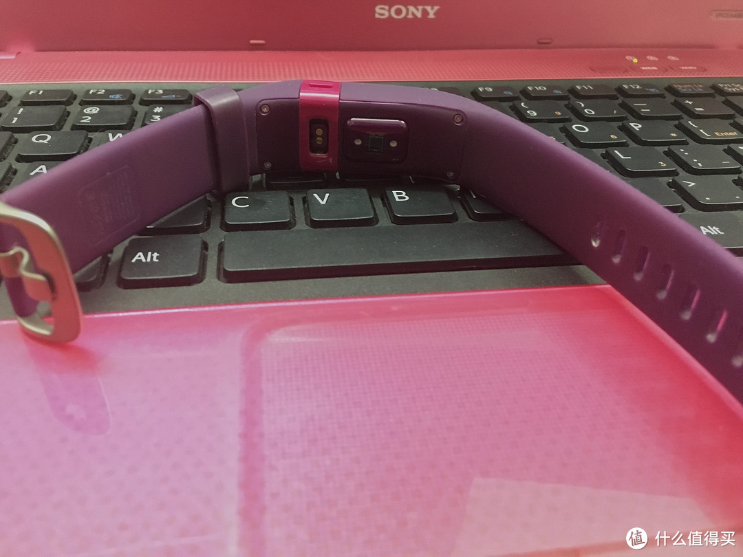 督促自己运动的手环-Fitbit Charge HR