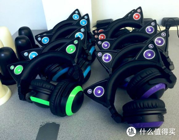 萌酷造型俘人心：Axent Wear 推出 猫耳形头戴式耳机（内附：萌妹子使用视频）