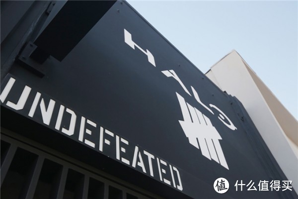 边玩游戏边购物：Undefeated 与《光环5：守护者》合作开设Pop-Up商店