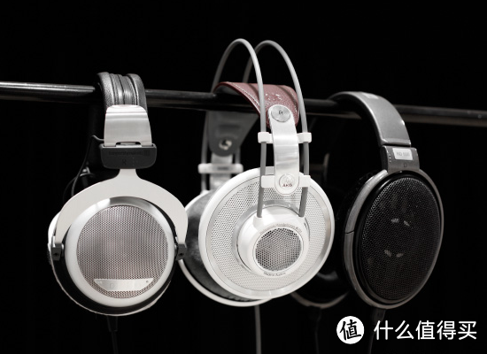 沦为手办的 AKG 爱科技 K701 动圈头戴耳机