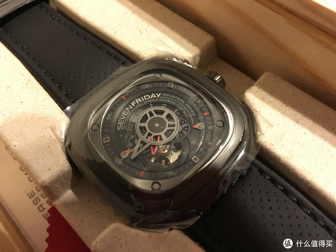 工业朋克范儿生日礼物：SEVENFRIDAY P3-1 皮带机械男表