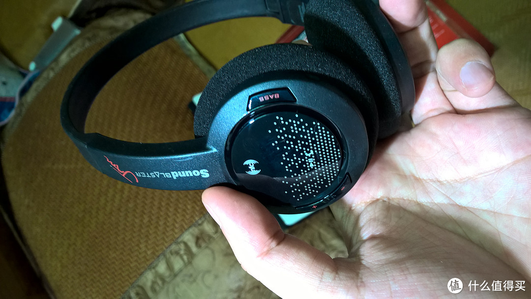 佩戴舒适的蓝牙耳机 Creative 创新Sound Blaster Jam，音质有惊喜。