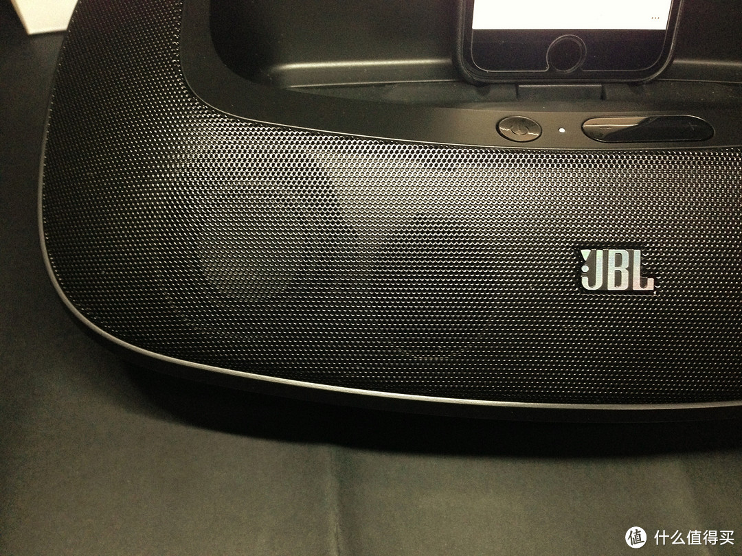 JBL 的左面