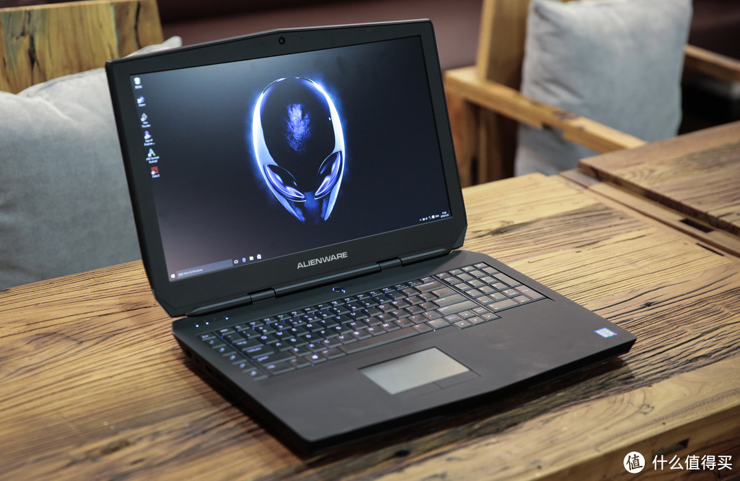 《到站秀》第20弹“灯行永夜”：Alienware 外星人 17游戏本 / Alienware X51 R3主机