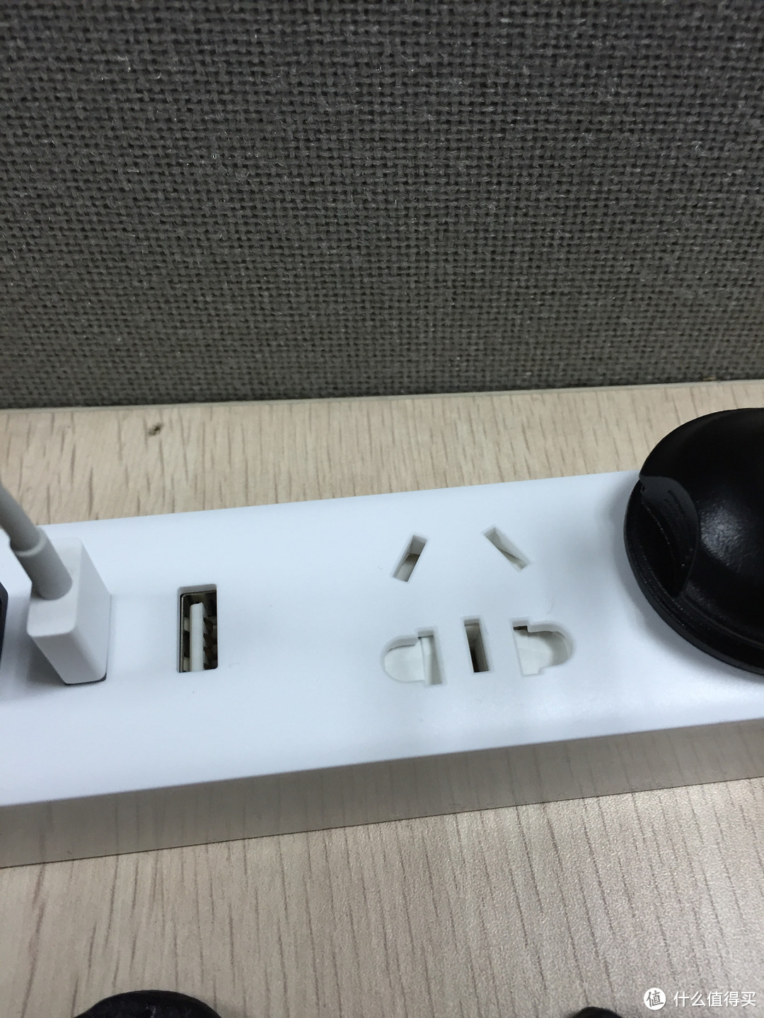 适合办公室使用的插线板 — MI 小米 智能插座