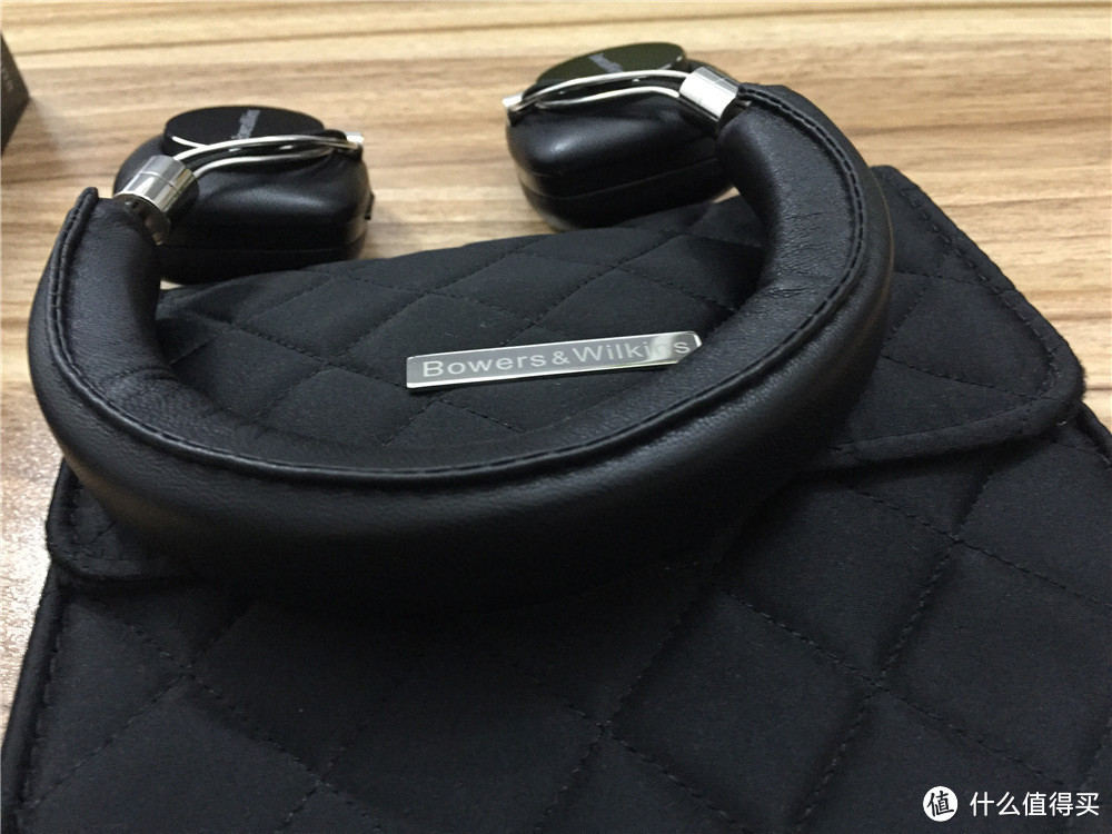 < 皇族血脉觉醒> 大热门便携耳机乱斗 Bowers & Wilkins B&W P5WH 蓝牙 多HIFI耳机横向评测