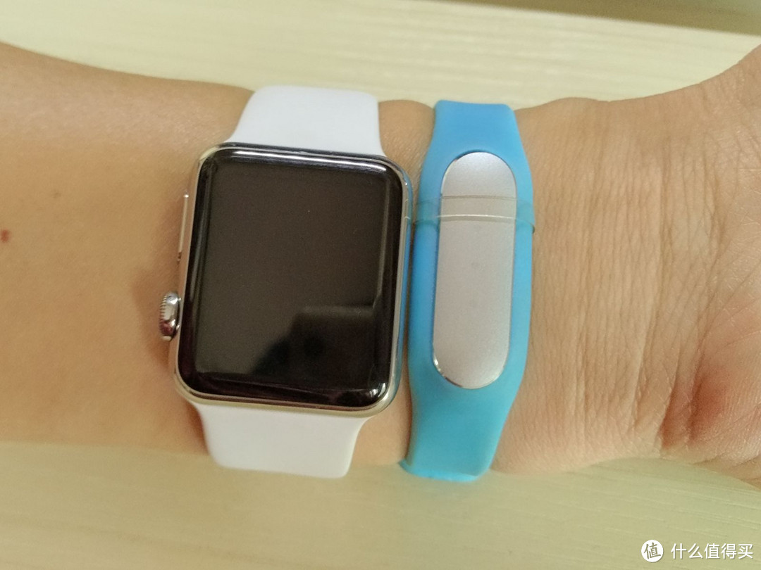 到底准不准？小米手环光感版和apple watch心率对比