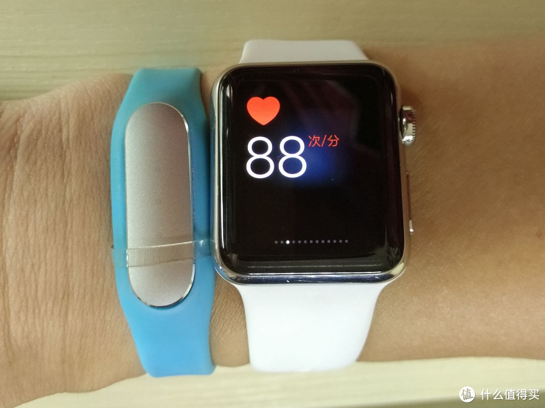 到底准不准？小米手环光感版和apple watch心率对比