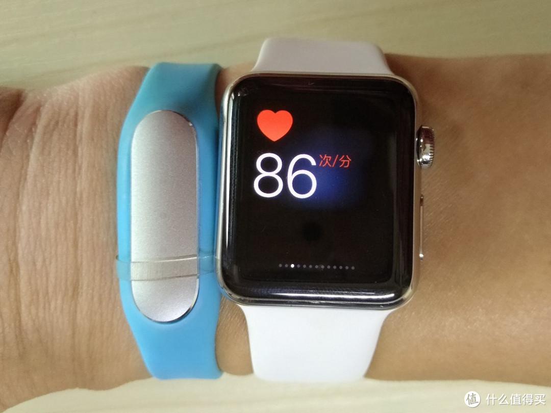 到底准不准？小米手环光感版和apple watch心率对比