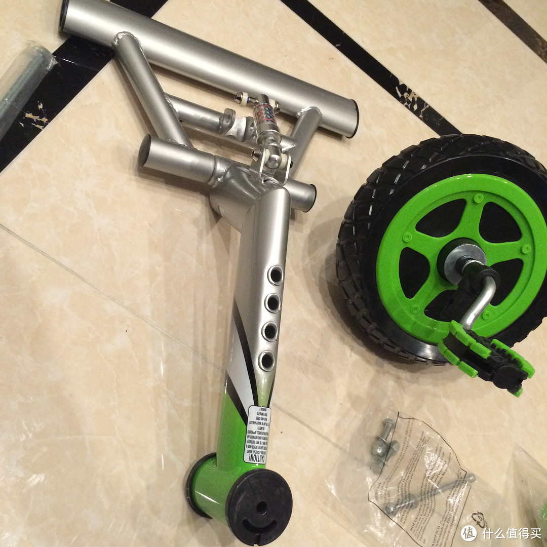绿色小怪兽：Kawasaki 川崎 儿童摩托三轮车玩具