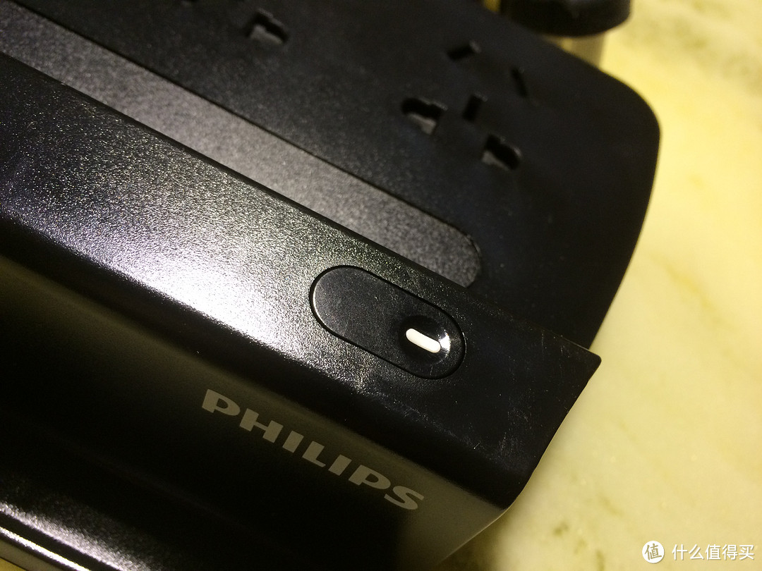 #双11晒战绩#整理凌乱桌面的利器：PHLIPS 飞利浦 大嘴系列 USB排插智能安全插座