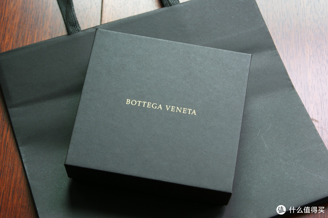 Bottega Veneta 深海军蓝拼色 男款皮夹 开箱