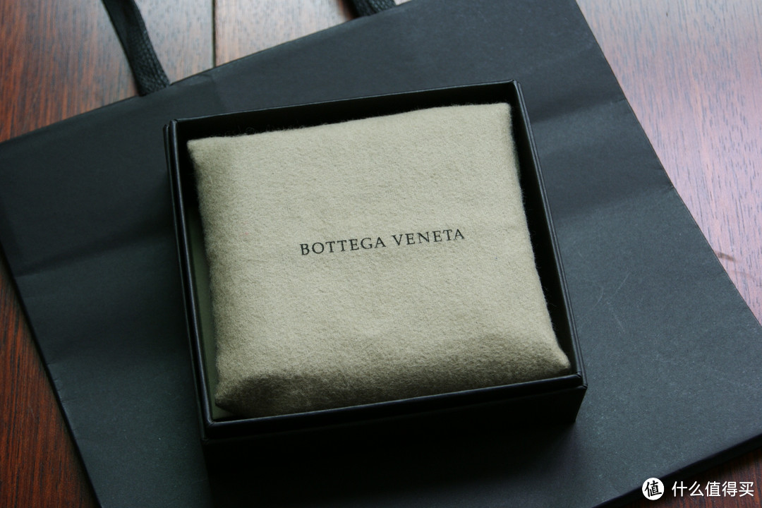 Bottega Veneta 深海军蓝拼色 男款皮夹 开箱