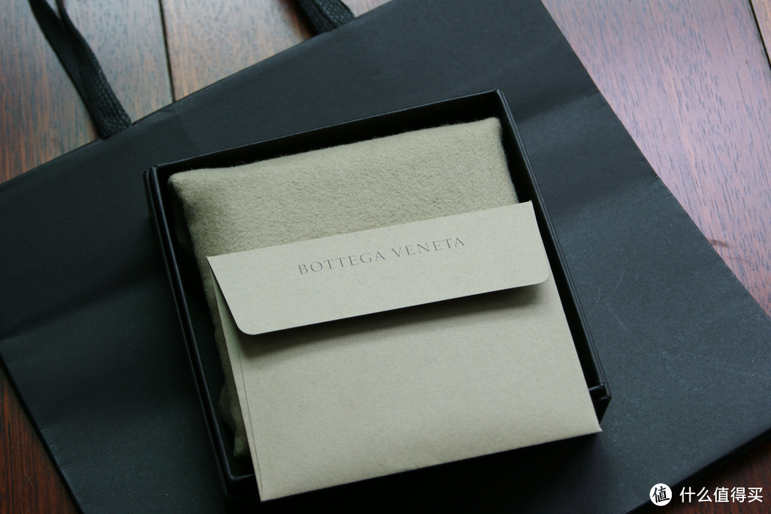 Bottega Veneta 深海军蓝拼色 男款皮夹 开箱