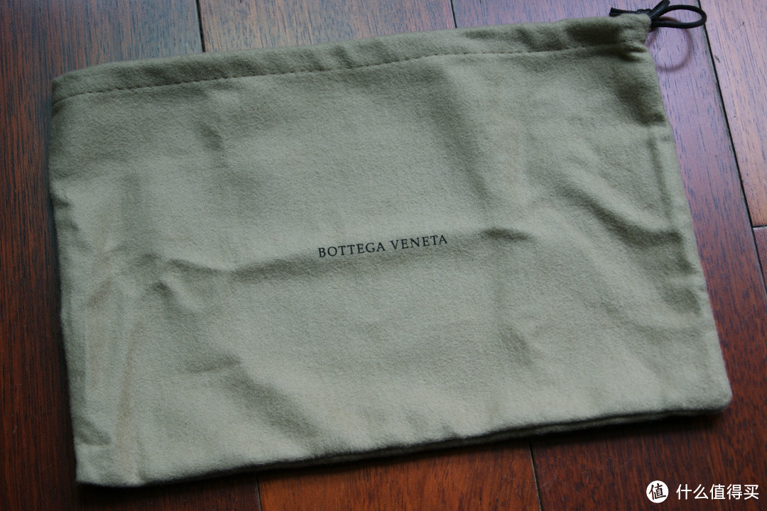 Bottega Veneta 深海军蓝拼色 男款皮夹 开箱