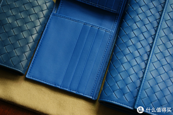 bottega veneta 深海军蓝拼色 男款皮夹 开箱