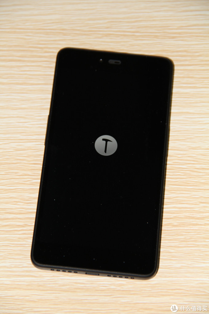 相同的性能,迟到的颜色:smartisan 锤子 坚果手机黑色版 伪开箱