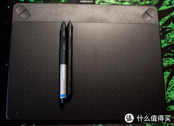 记第一次众测《Wacom Intuos CTH-690影拓数位板》，也许可能是张大妈里颜值最高的测评了。