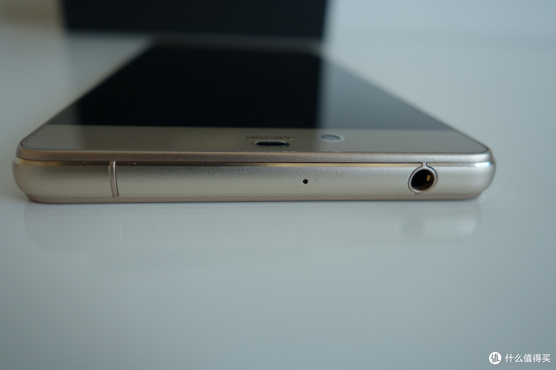国产黑科技抢先体验---nubia Z9 Max精英版(金色)