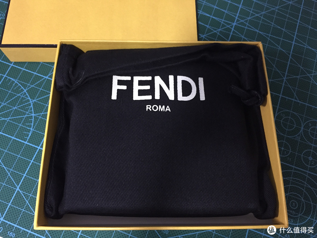 #双11晒战绩#FENDI 芬迪 男士短款钱包 7M0169