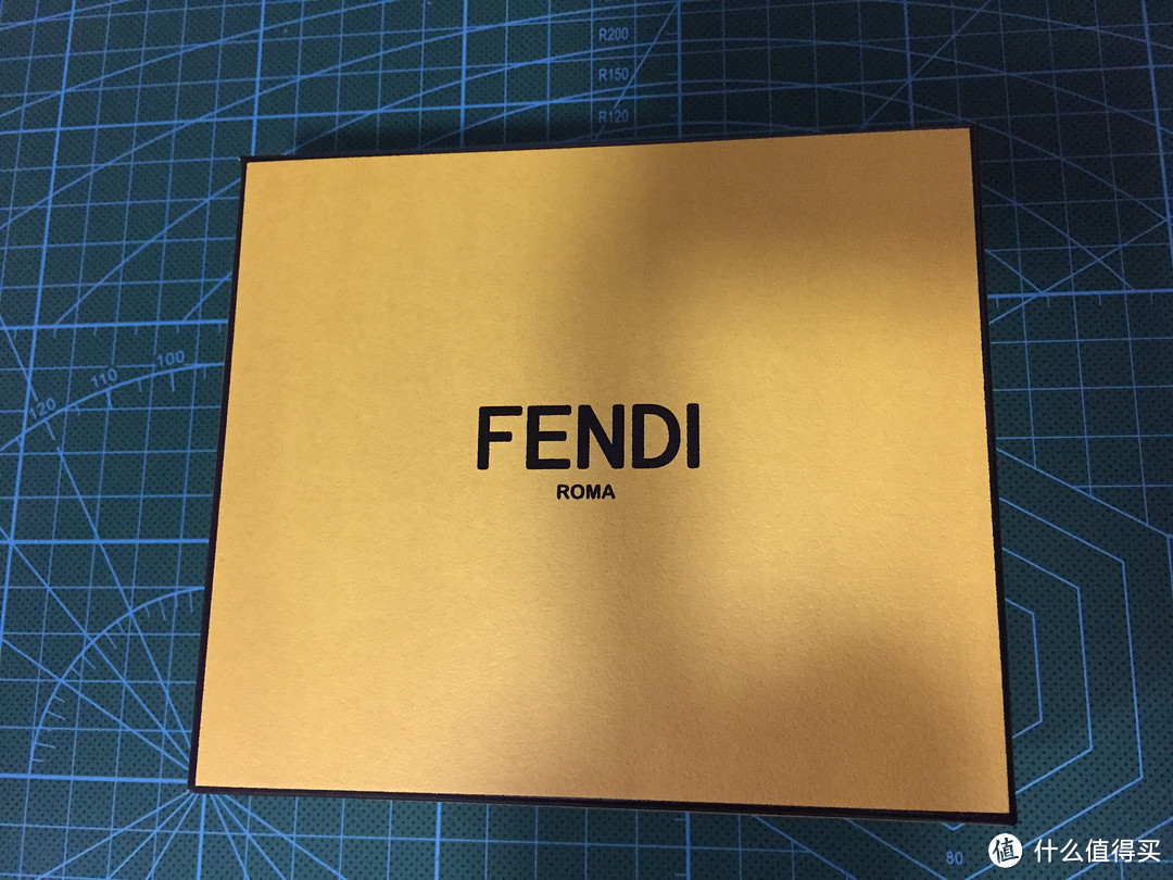 #双11晒战绩#FENDI 芬迪 男士短款钱包 7M0169