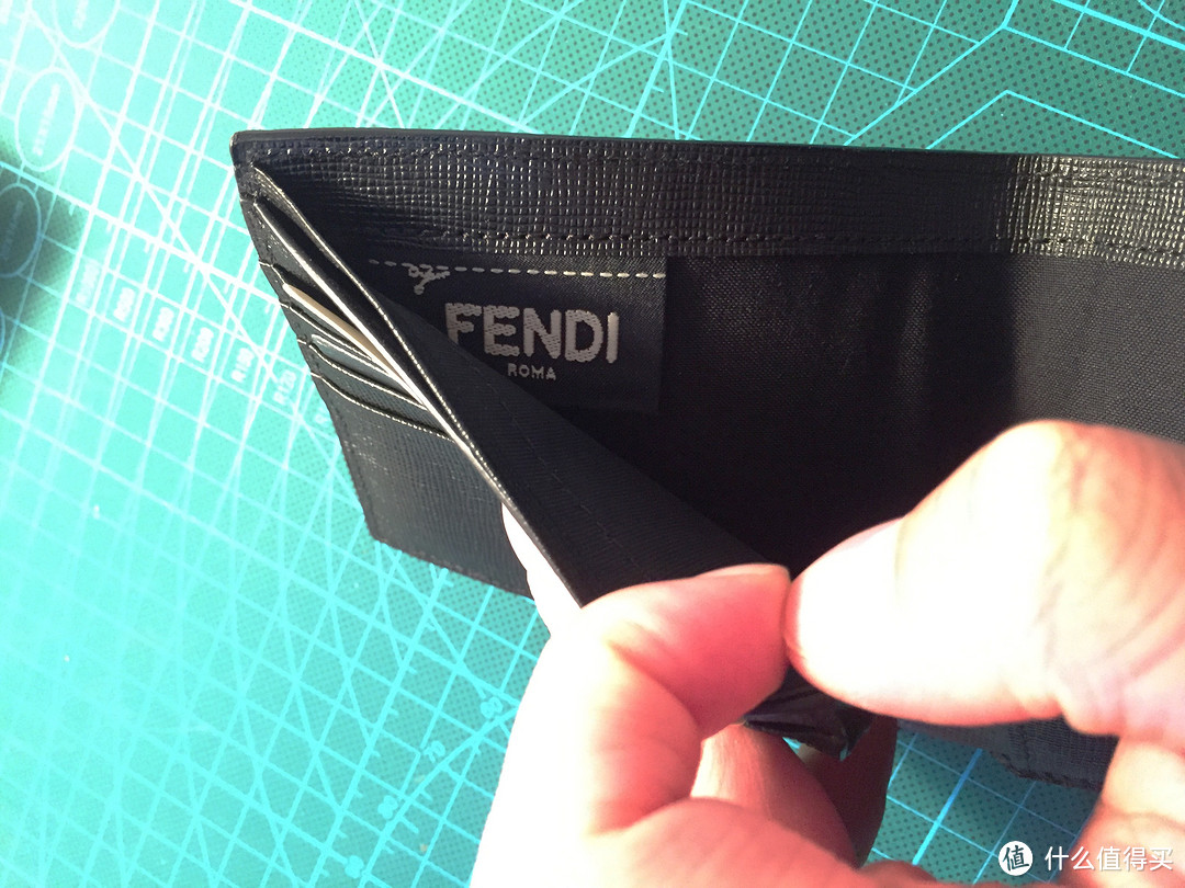 #双11晒战绩#FENDI 芬迪 男士短款钱包 7M0169