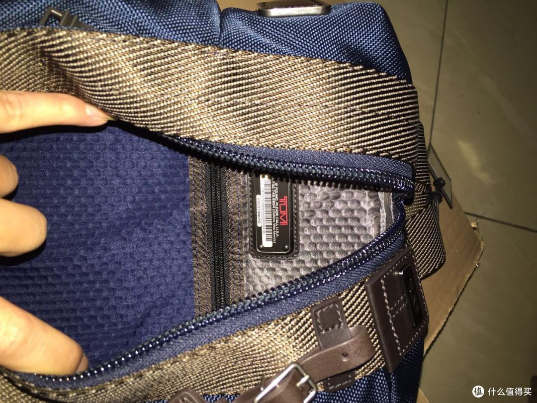 英国亚马逊海淘:TUMI ALPHA BRAVO MONTEREY SLING 海军蓝
