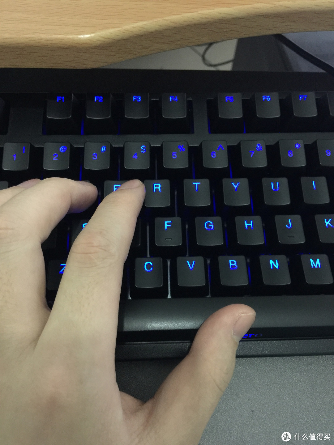人生第一把机械键盘：Ducky 魔力鸭 2108s 茶轴蓝光版 机械键盘